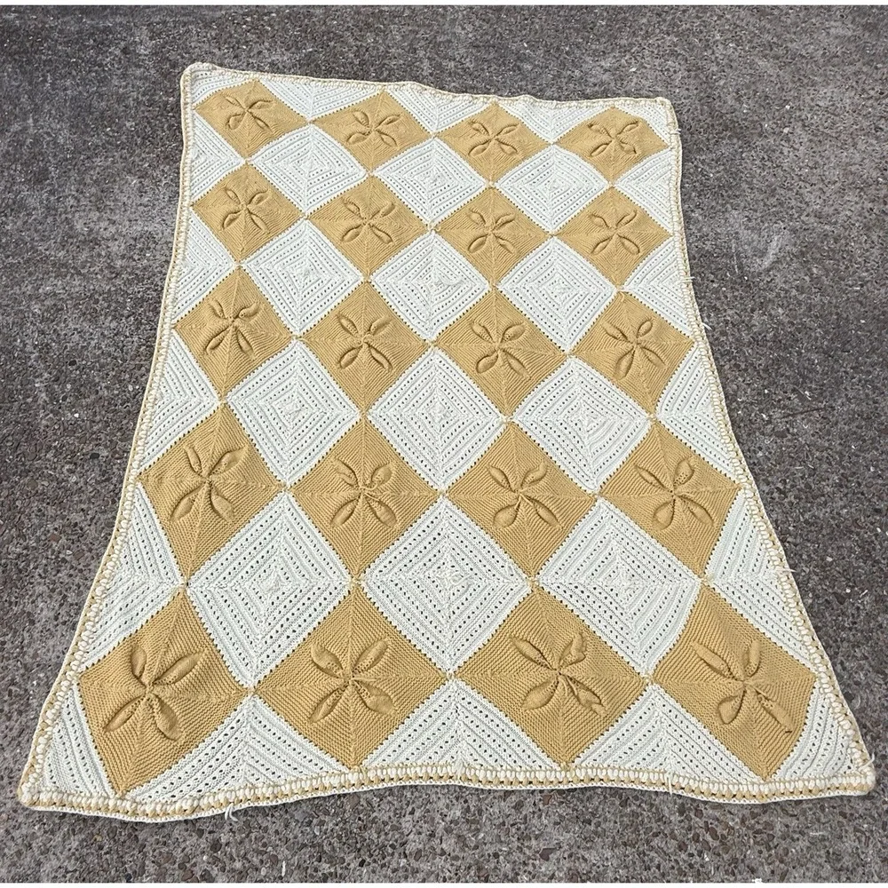 Yellow Knot Floral Flower White Square Vintage Throw Blanket Grannycore Cottage